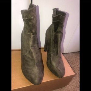 Suede hunter green booties
